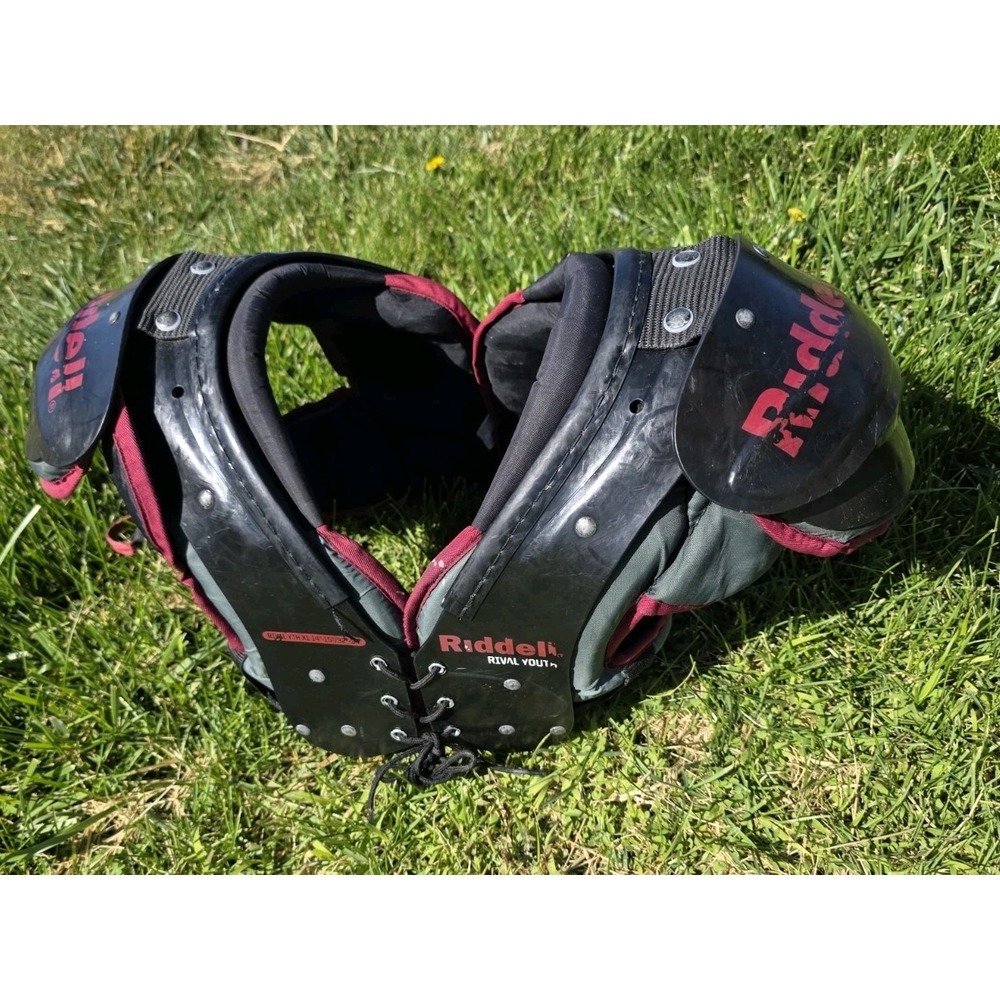 Youth XL Riddell Rival Youth Football Shoulder Pads 14"-15" Black, Red
